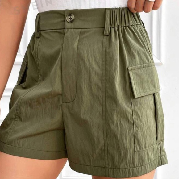 SHEIN Pants - NWT- SHEIN Flap Pocket Cargo Shorts Size L